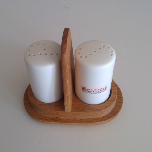 SAL AND PEPPER SHAKERS